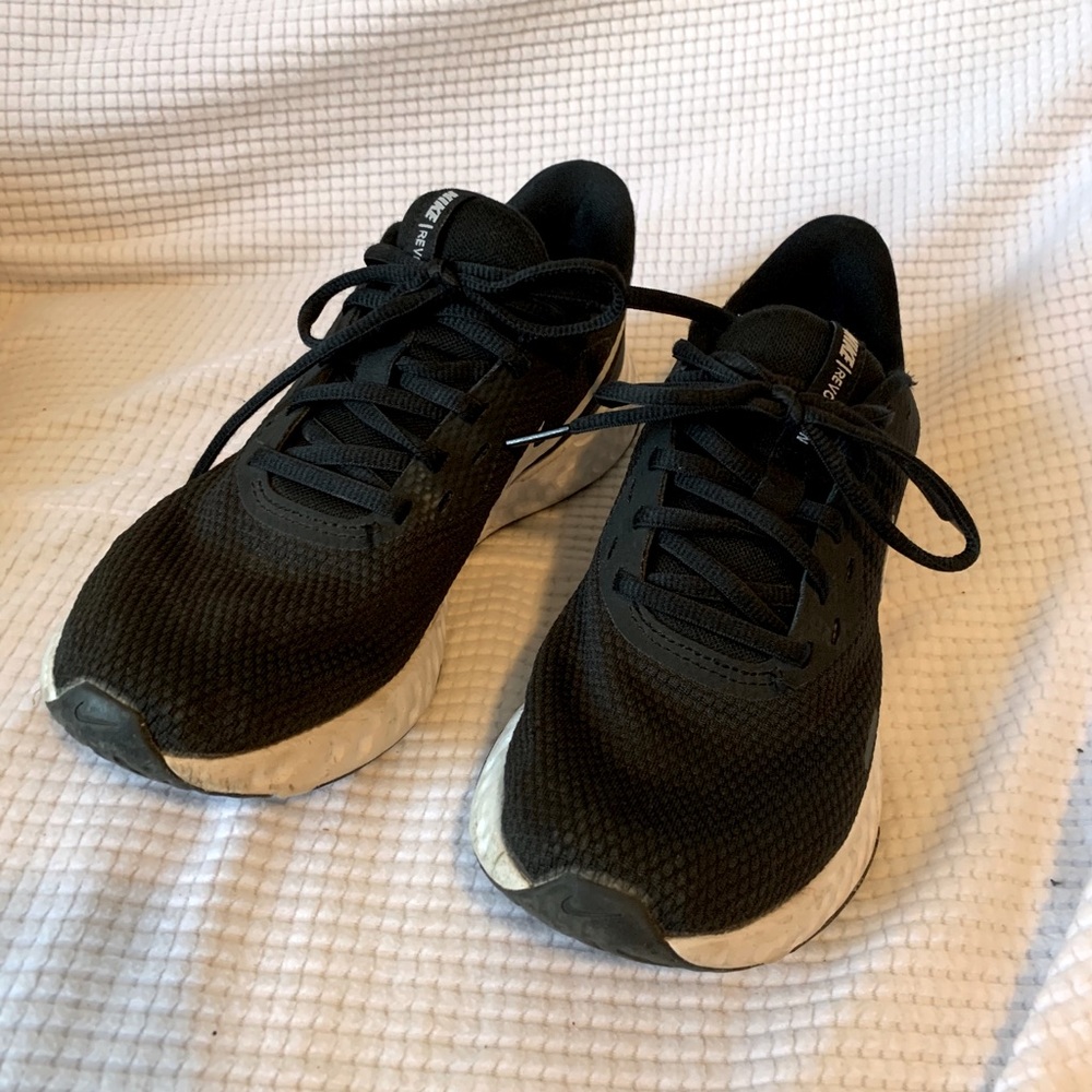 Black Nike sneakers size 7